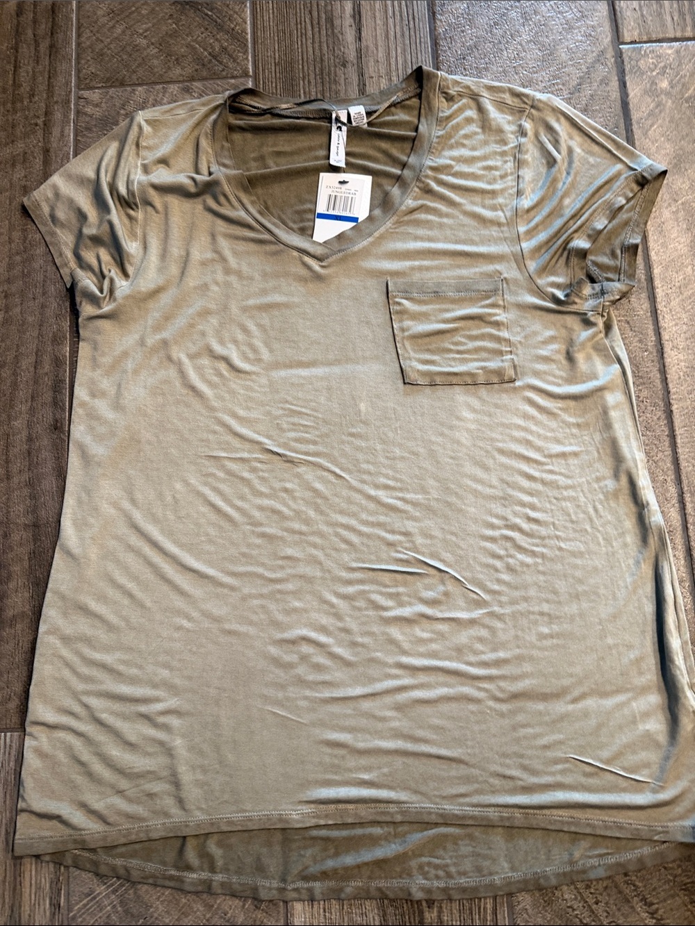 NWT Cable & Gauge Olive Green V-Neck Pocket Tee